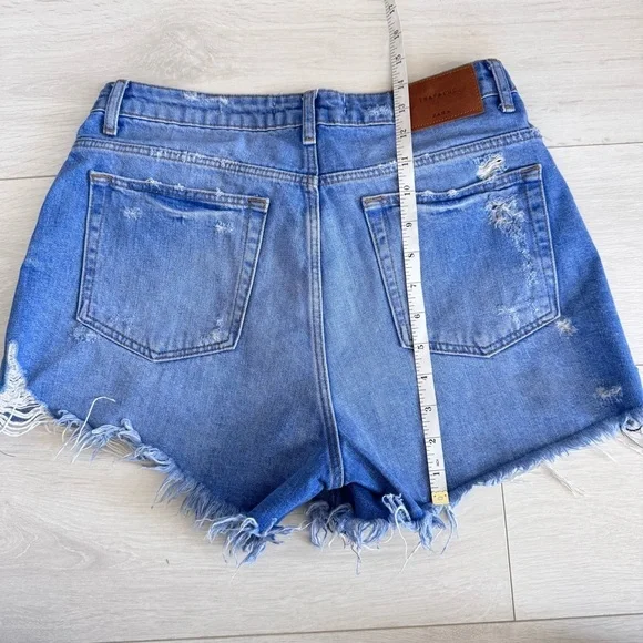Zara Trafaluc Distressed Cut-off Blue Jean Denim Shorts Size 6 Raw Hem - Picture 6 of 6